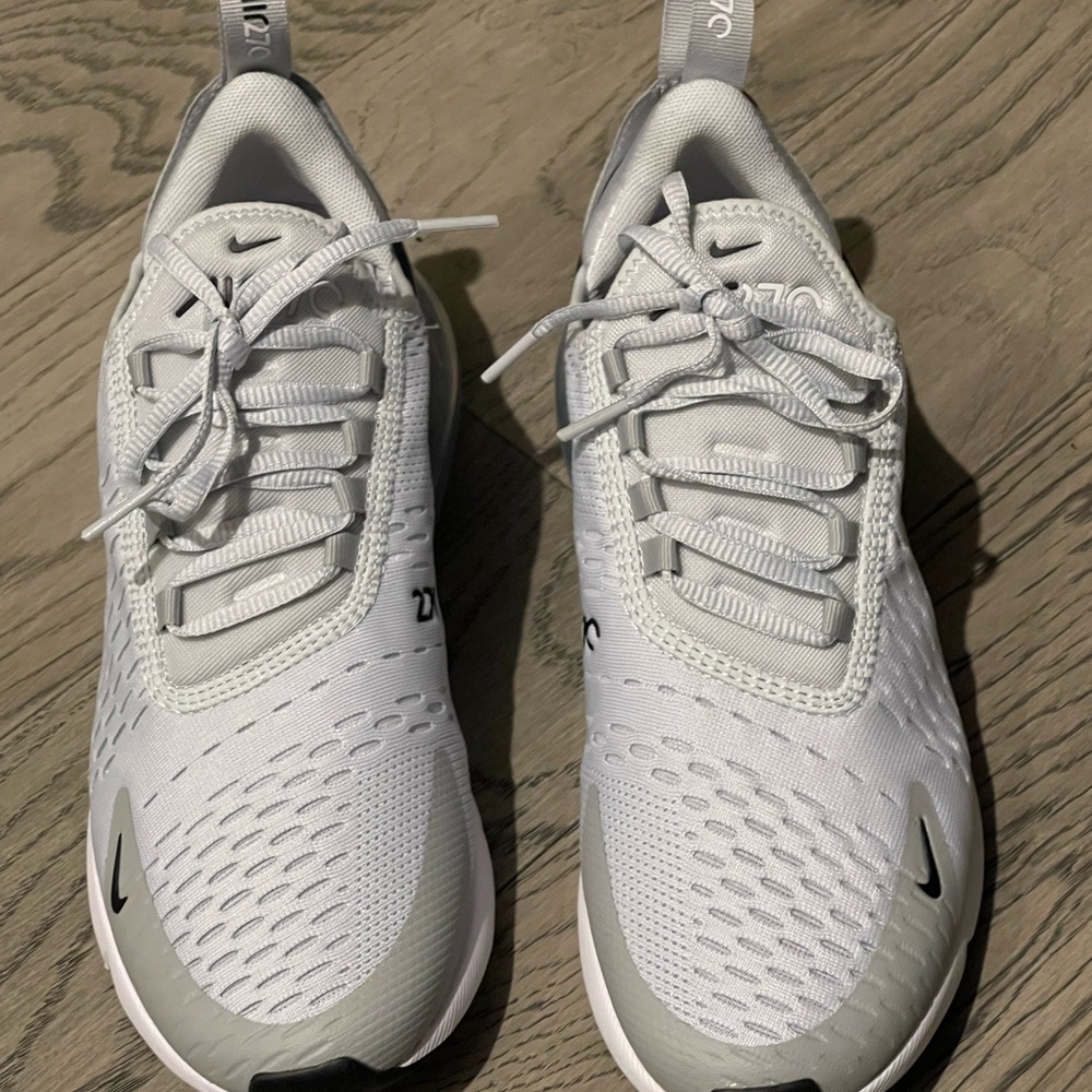 Nike Air Max 270, Size 8, Women